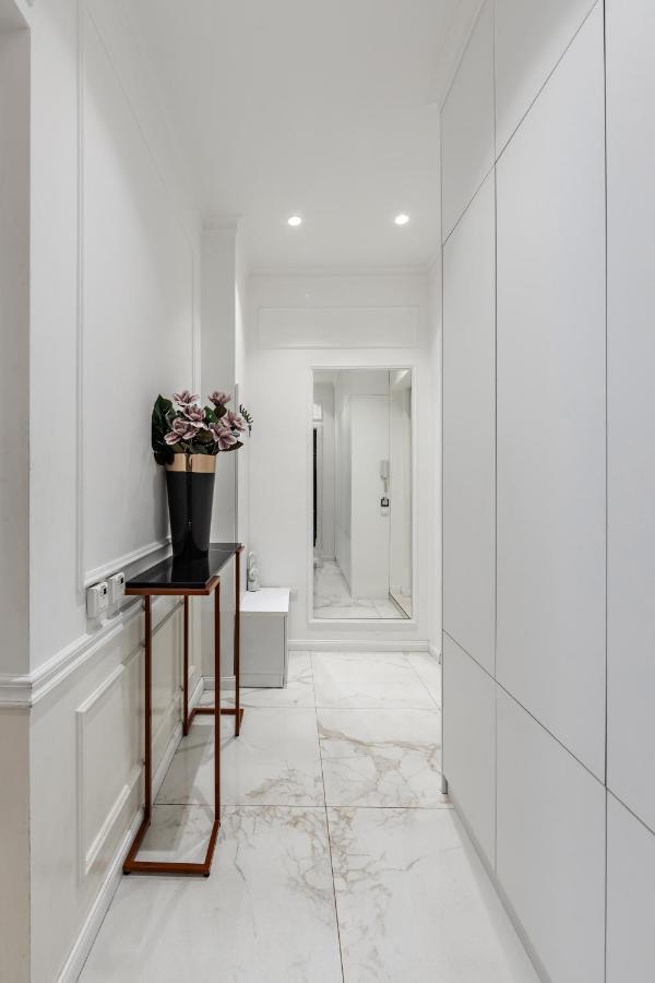 Max Central Apartment Belgrado Esterno foto