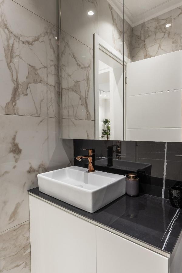 Max Central Apartment Belgrado Esterno foto