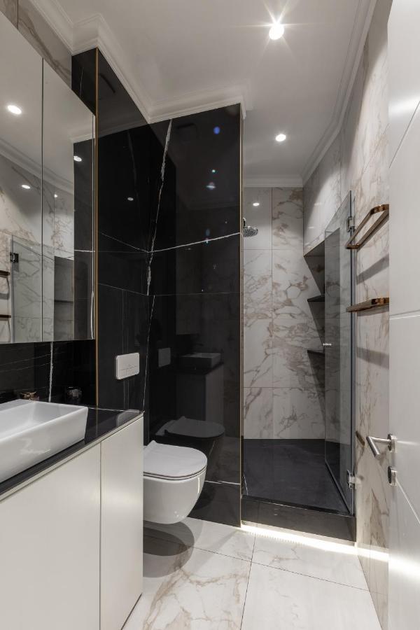 Max Central Apartment Belgrado Esterno foto
