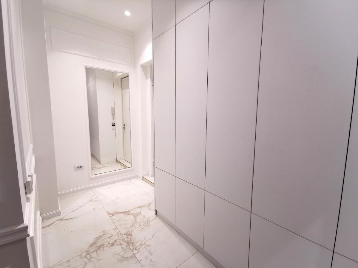 Max Central Apartment Belgrado Esterno foto