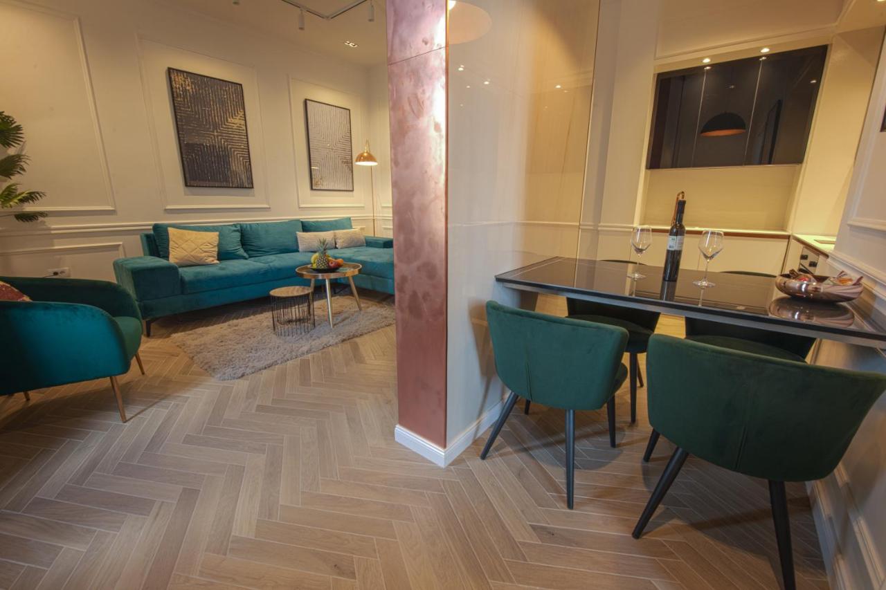 Max Central Apartment Belgrado Esterno foto