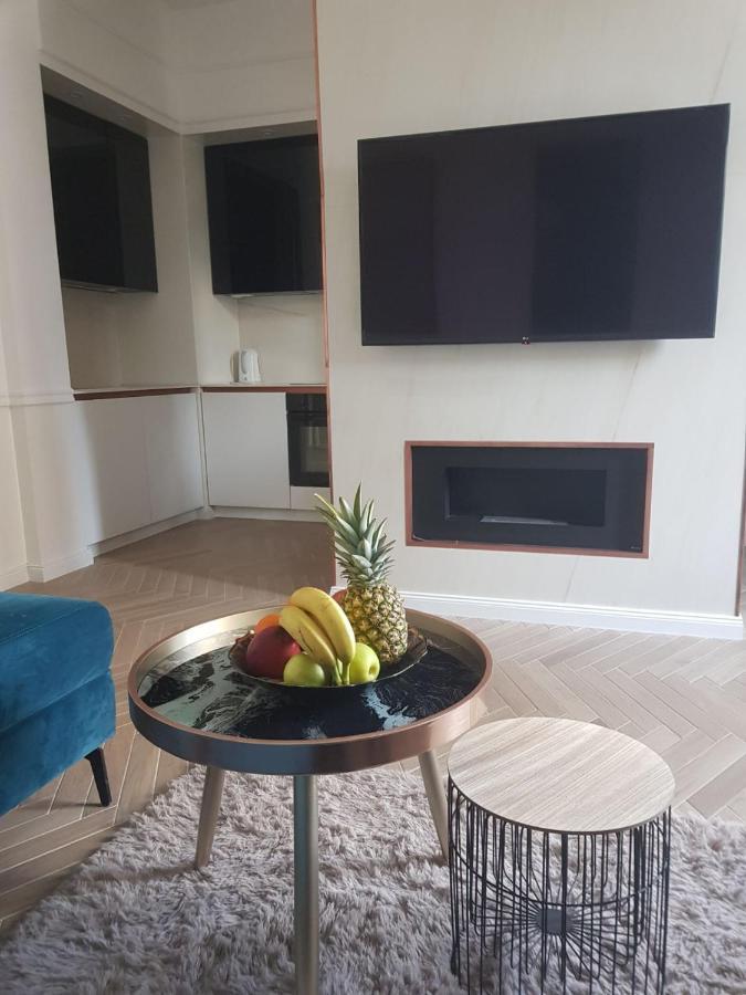 Max Central Apartment Belgrado Esterno foto